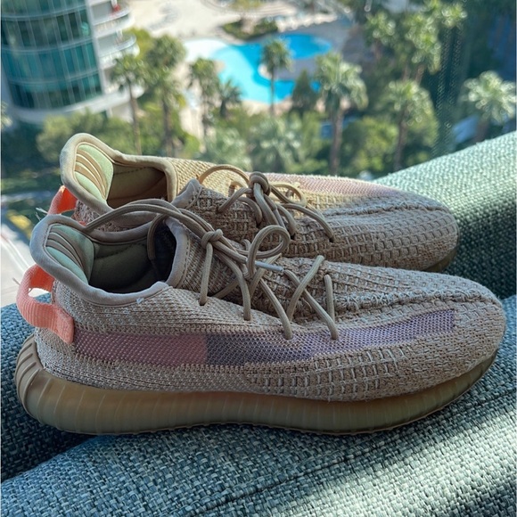 2 pair of Yeezy Boost 350 V2 - Picture 13 of 16